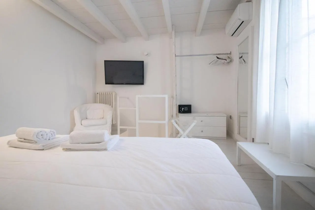 レッチェ カーサ バルメス Bed & Breakfast